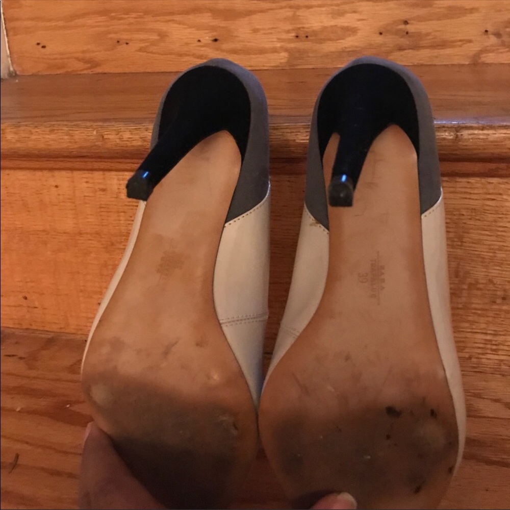 Off white and grey sophisticated pumps - Picture 4 of 4