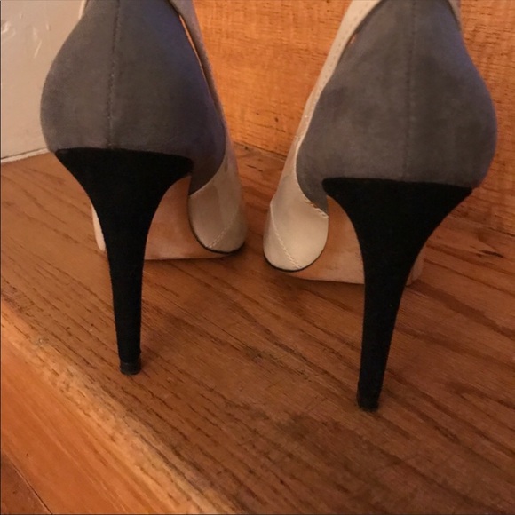 Off white and grey sophisticated pumps - Picture 3 of 4