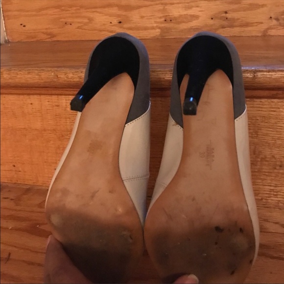 Off white and grey sophisticated pumps - Picture 4 of 4