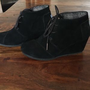 TOMS Desert wedge black sz 7