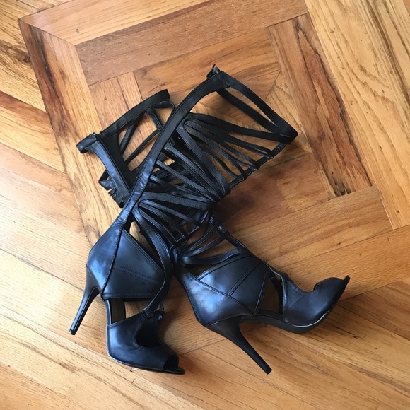 😎BLACK CUT OUT BOOTS😎