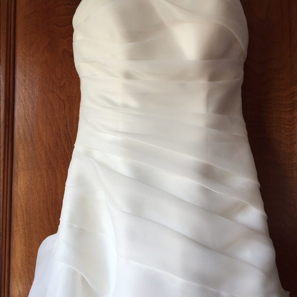 Venus bridal gown! Size 2 worn once! - Picture 2 of 3