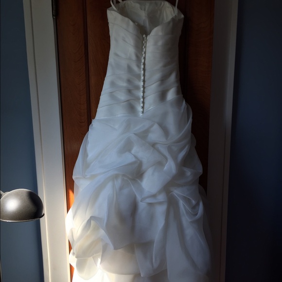 Venus bridal gown! Size 2 worn once! - Picture 3 of 3