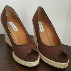 NWOT Steve Madden peep toe Wedge pump