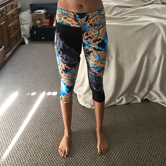Yoga capris size small - Picture 1 of 2