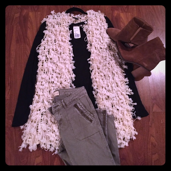 Forever 21 Sweaters - NWT boho forever 21 shaggy sweater vest