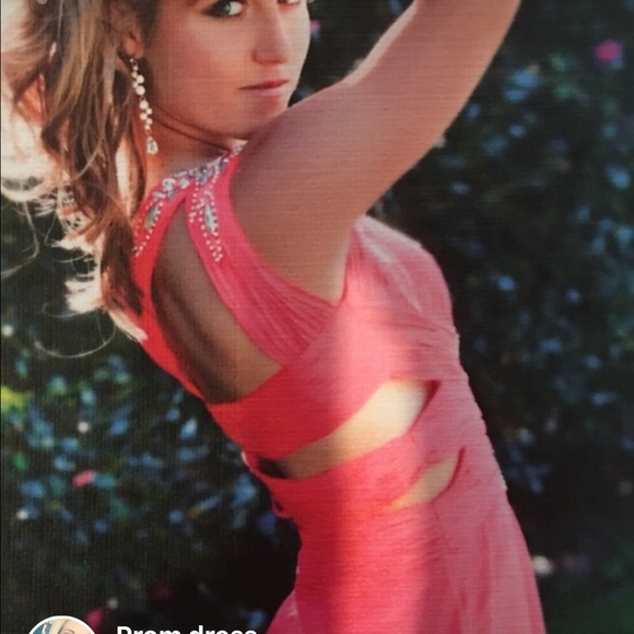Prom dress - Picture 2 of 4