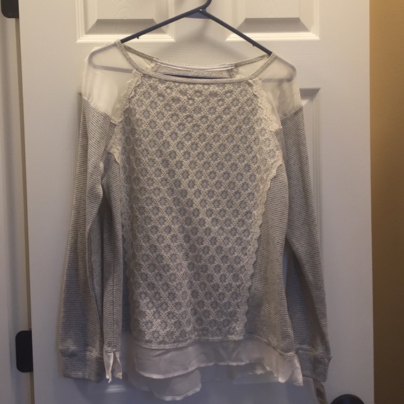 NWT Dillard's brand long sleeves blouse