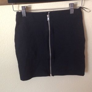 |SALE|💫NWOT- Black Zip Skirt