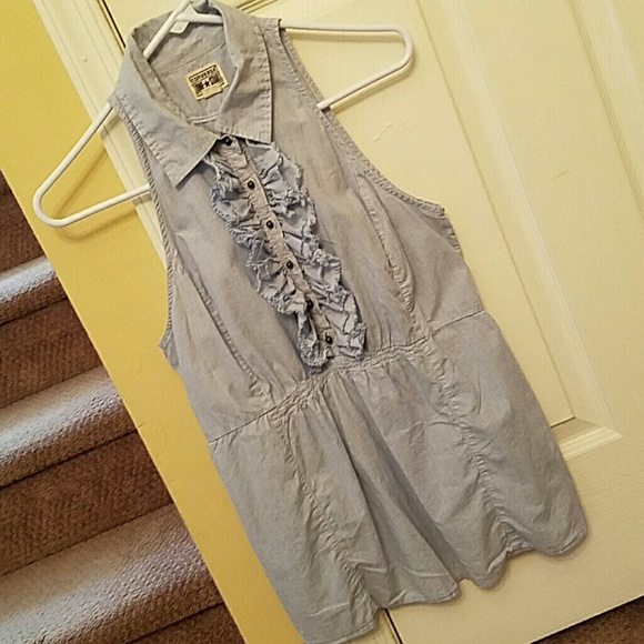 Ruffled sleeveless casual blouse/ Converse