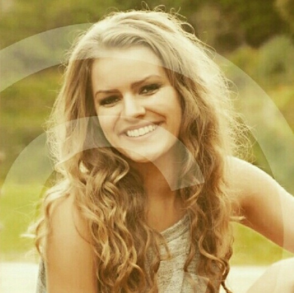 Meet your Posher, Tiffany - Picture 1 of 1