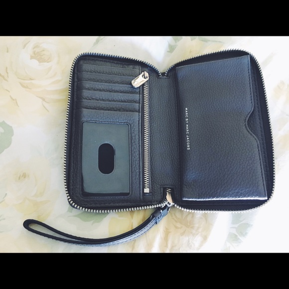 Marc by Marc Jacobs Leather Wristlet Wallet - Picture 2 of 4