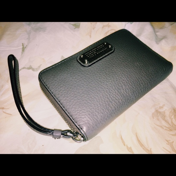 Marc by Marc Jacobs Leather Wristlet Wallet - Picture 4 of 4