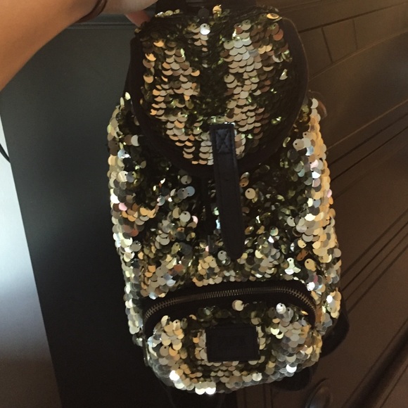 PINK MINI SPARKLY BACKPACK!
