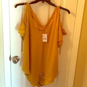 Free2luv meets posh! A fun shoulder cut out blouse