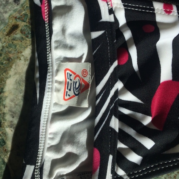 BRAZILLIAN BIKINI BOTTOMS 20$ - Picture 2 of 3