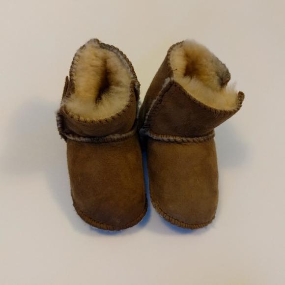 Minnetonka genuine sheepskin pug bootie