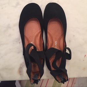 Black ballet flats