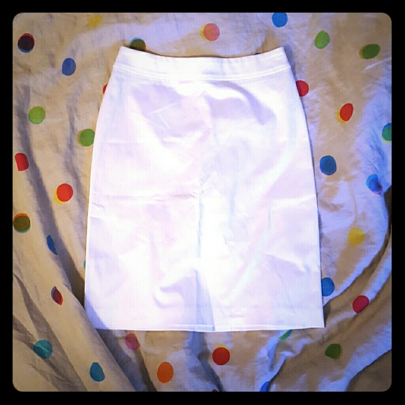 Gunex white pencil skirt