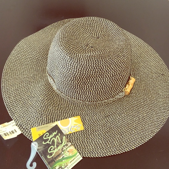 Beach hat. New with tags