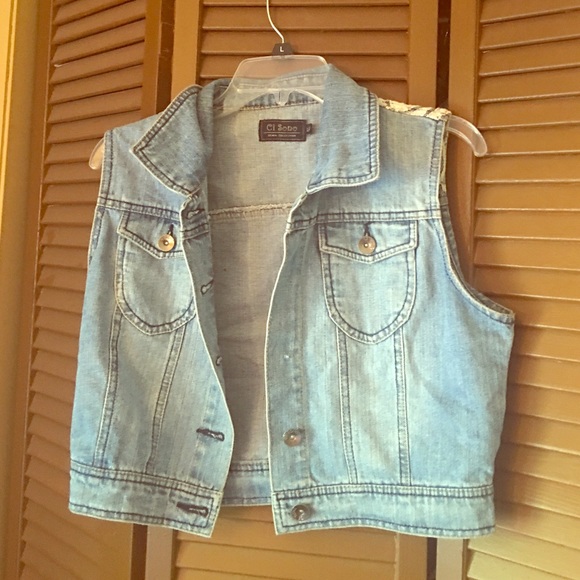 Crop denim & lace vest!!