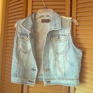 Crop denim & lace vest!!