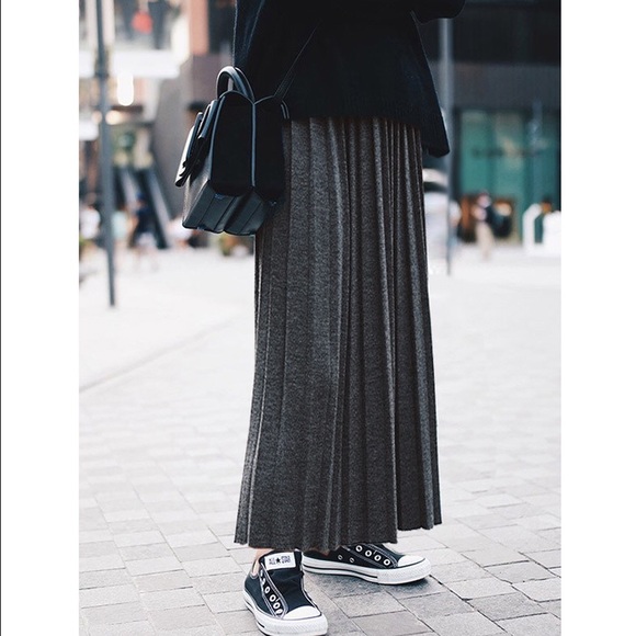 LAST CHANCE💥New WallpapHer pleated Maxi skirt