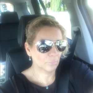 Meet your Posher, Azita