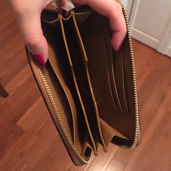 SOLD! Michael Kors snakeskin wristlet - Picture 2 of 4