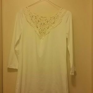 ALL OFFERSWELCOMED!  3/4 sleeve feminine tunic
