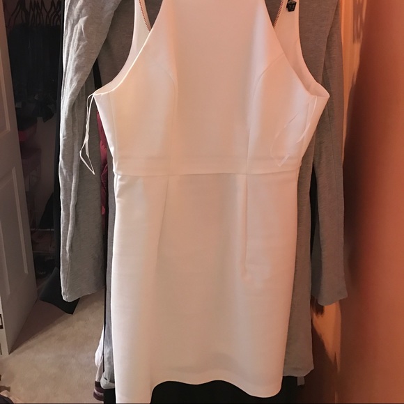 White simple dress but very cute! - Picture 2 of 4