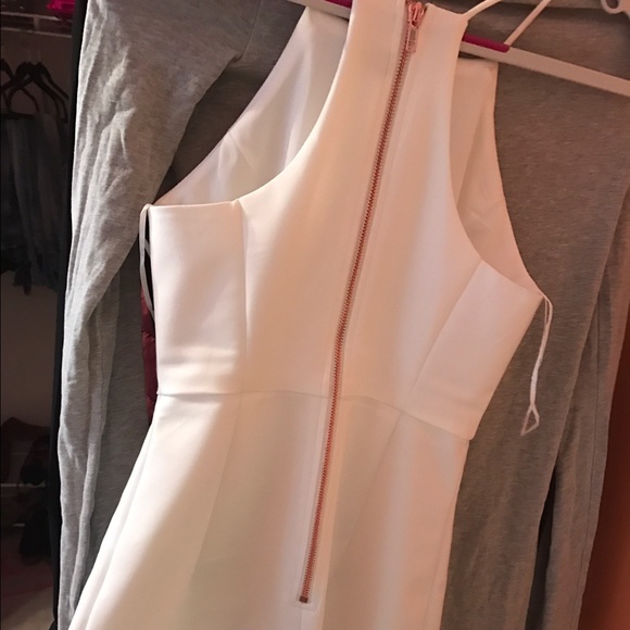 White simple dress but very cute! - Picture 3 of 4