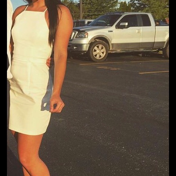 White simple dress but very cute! - Picture 4 of 4