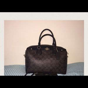 Signature Lg Bennett Satchel