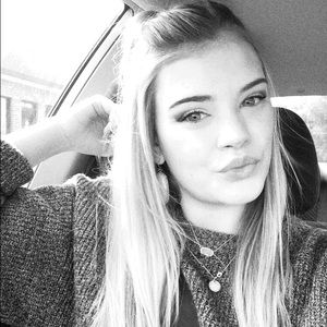 Meet your Posher, Alexis