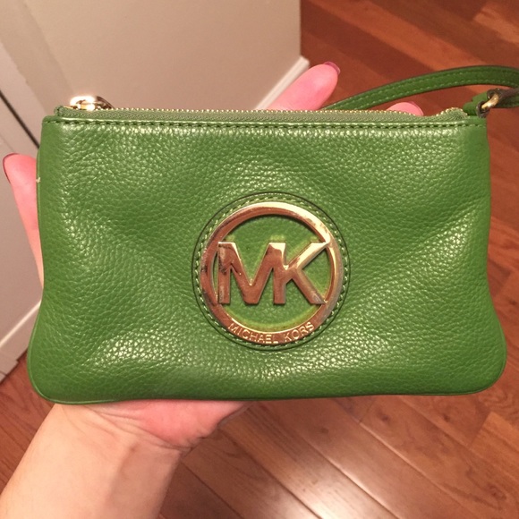 SOLD!  REAL Michael Kors wristlet - Picture 2 of 4
