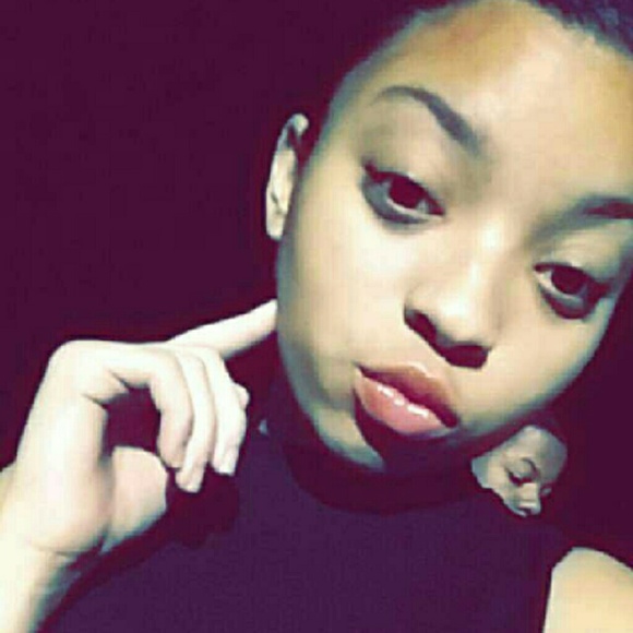 Meet your Posher, Carlie - Picture 1 of 1