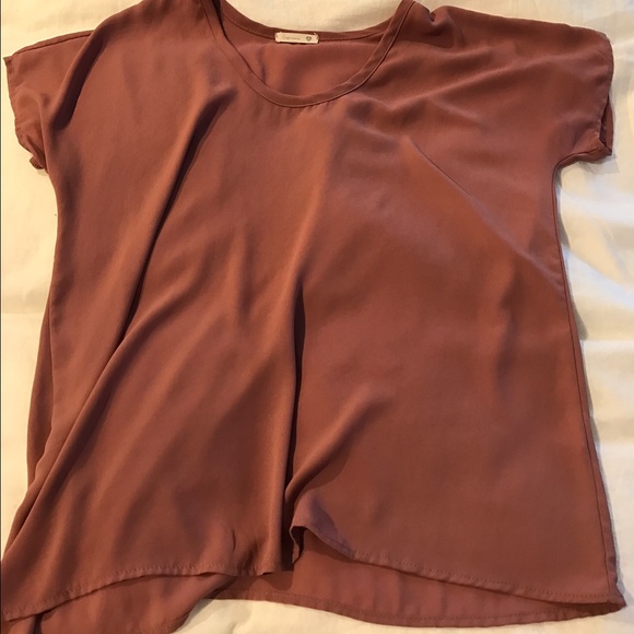 Loose fitting shirt.