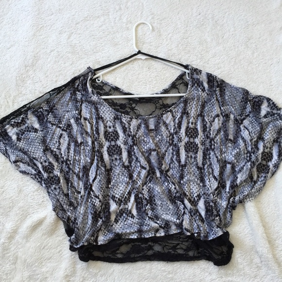 Snake print / lace cold shoulder blouse - Picture 1 of 4