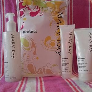 Mary Kay Satin Hands Set