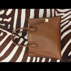 Michael Kors Mercer Luggage SIZE Large