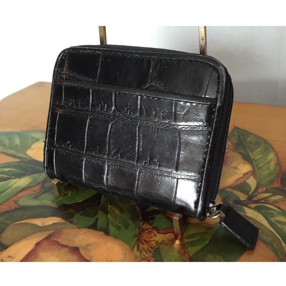 Ann Taylor : Black Leather Croc Wallet Zip