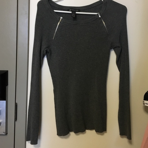 Long sleeve gray sweater