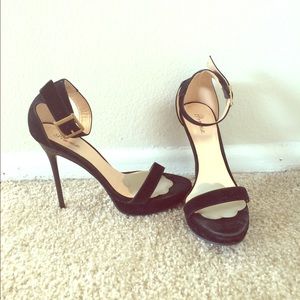 💋 Black stilettos with cushion for support!