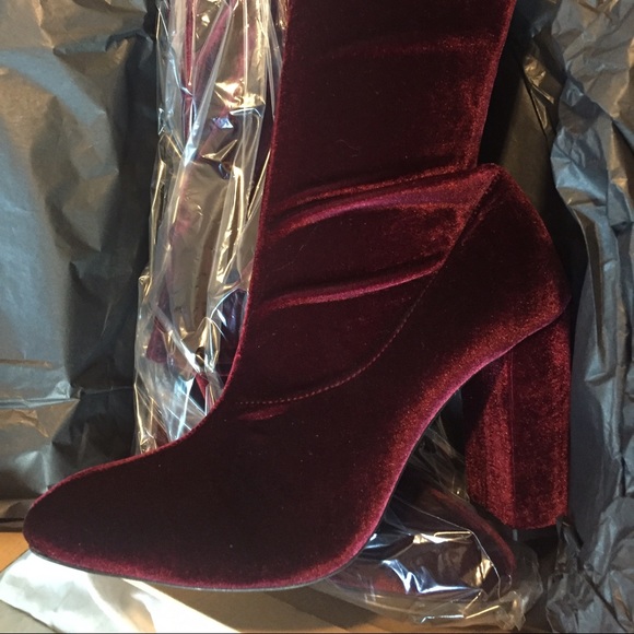 🎉🎉HP🎉🎉 ZARA VELVET OVER THE KNEE BOOTS - Picture 2 of 4