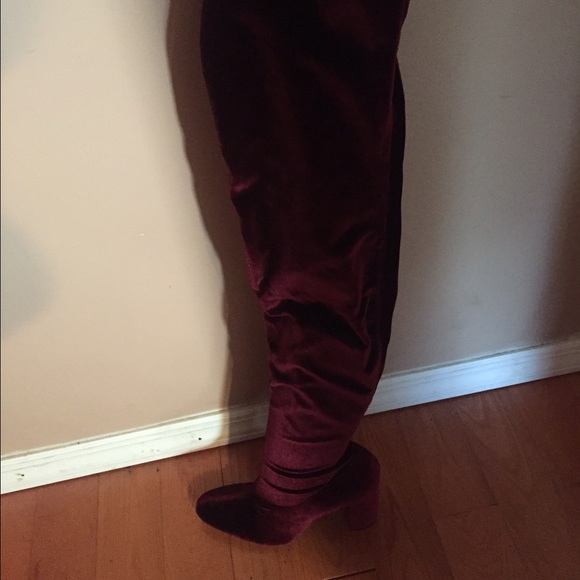 🎉🎉HP🎉🎉 ZARA VELVET OVER THE KNEE BOOTS - Picture 3 of 4