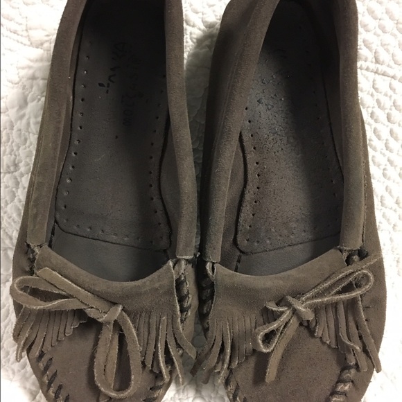 Minnetonka Grey Moccasins. Fits size 7.5.