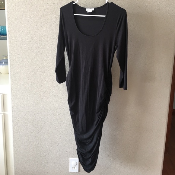 Ingrid & Isabel 3/4 Sleeve Shirred Maternity Dress