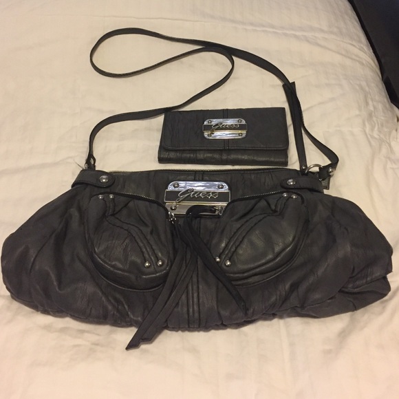 Over the shoulder Guess bag with matching wallet - Picture 1 of 4