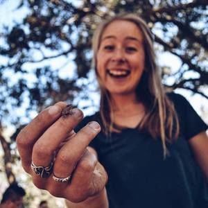 Meet your Posher, Tessara